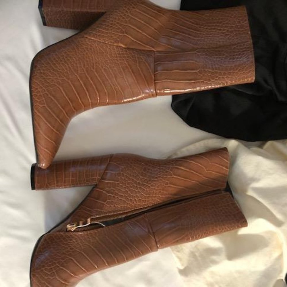 WOMENS TAN BOOTS, NEVER WARN SIZE 8